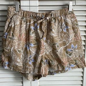 Linen shorts, size medium.